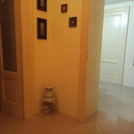 - Comfort Garruba Барі