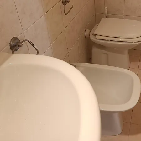 - Comfort Garruba Барі